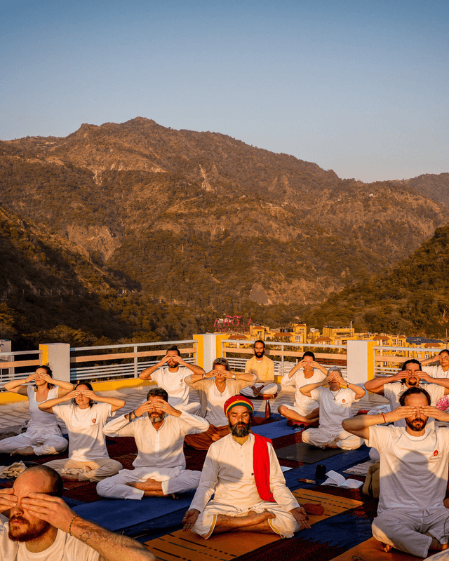 Akhanda Anand Prakash Yoga Retreats